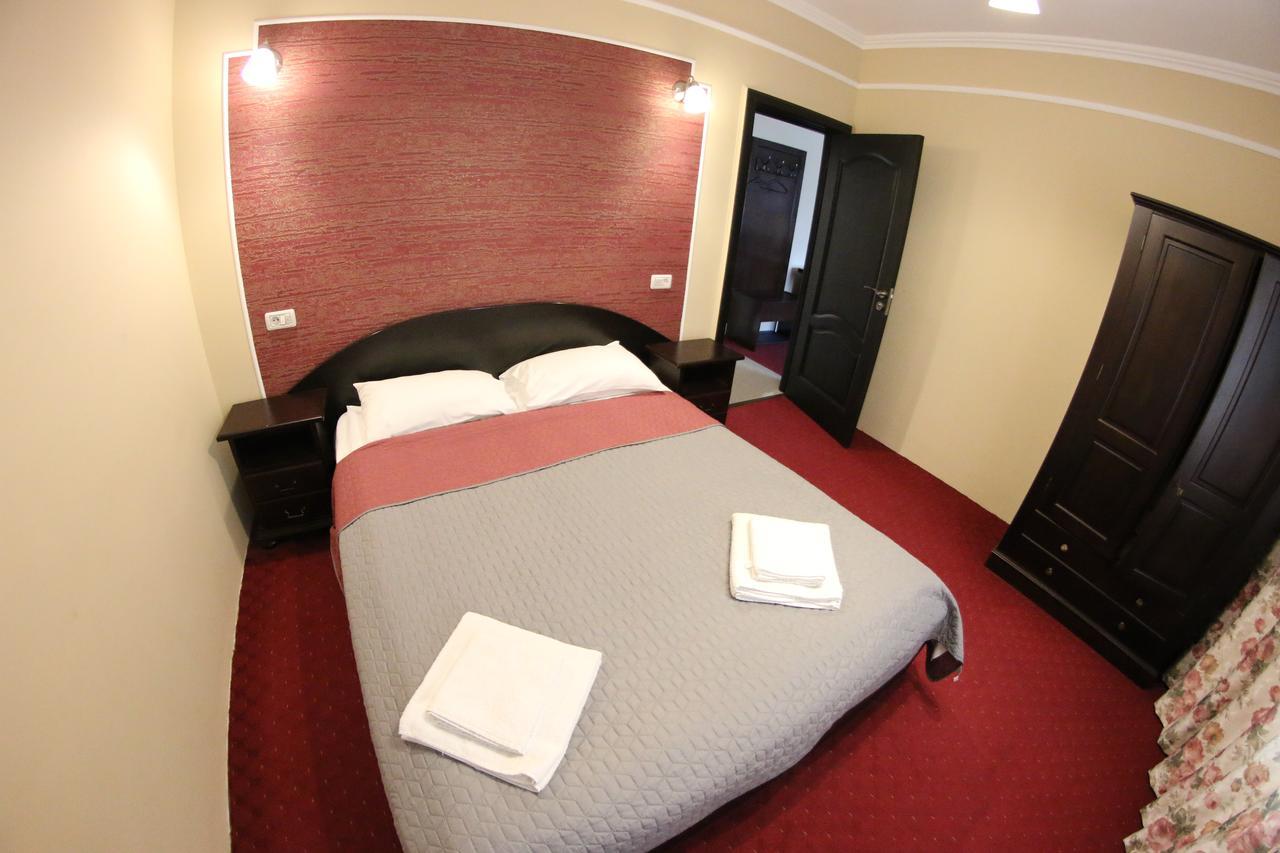 Hotel Casa Bucovineana Suceava Exterior foto
