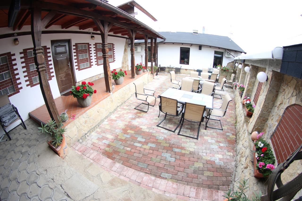 Hotel Casa Bucovineana Suceava Exterior foto