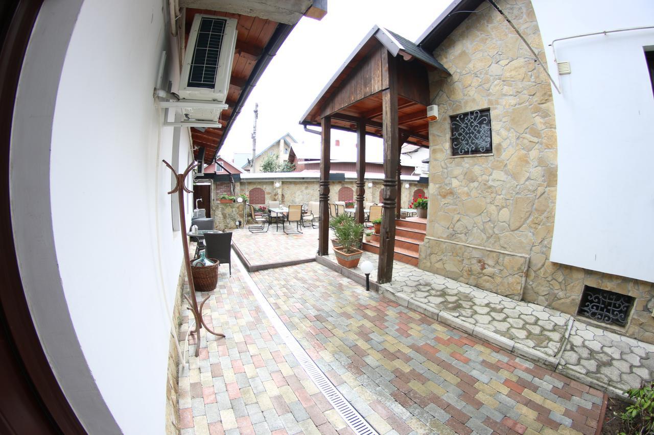 Hotel Casa Bucovineana Suceava Exterior foto