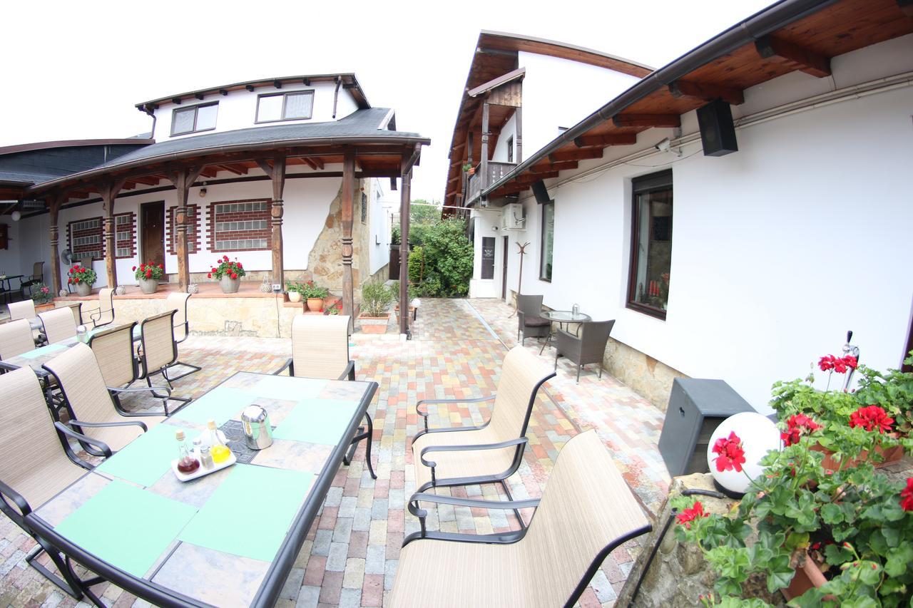 Hotel Casa Bucovineana Suceava Exterior foto
